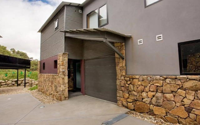 Snow Stream Apartments