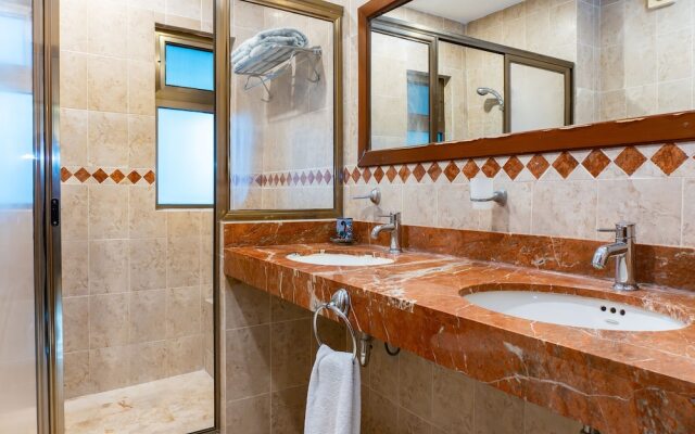 Paseo Del Sol Reef 305 3 Bedroom Condo by RedAwning