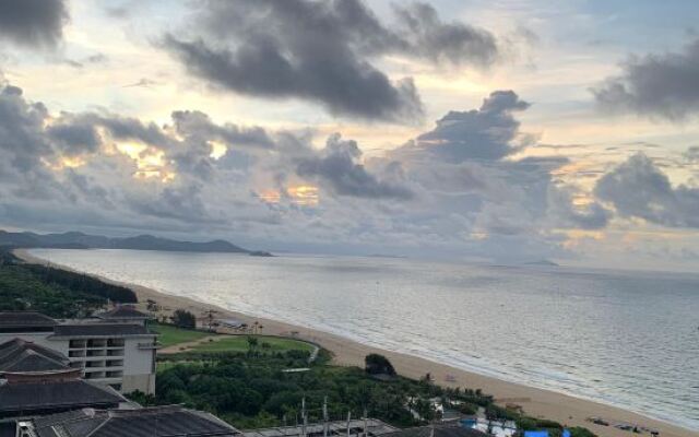 Hailing Island Neptune Sea View Hotel (Poly Shili Yintan Branch)