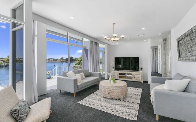 Havana Blue - Large 4 Bedroom Home