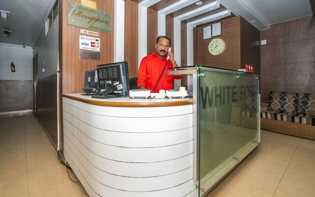 OYO Flagship 18338 White Fort