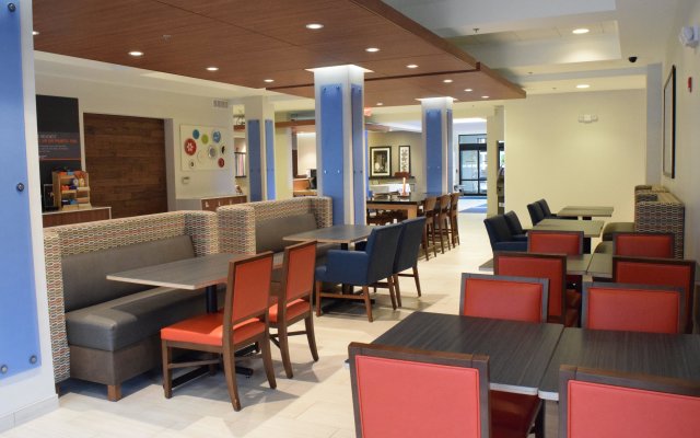 Holiday Inn Express & Suites Rochester Webster, an IHG Hotel