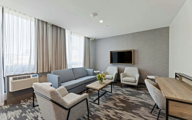 Sandman Signature Dallas Las Colinas Hotel & Suites