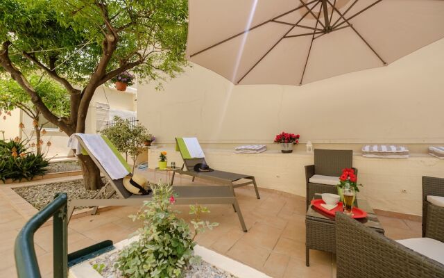 Home with Courtyard in Heart of Old Town
