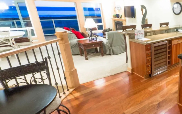 Seaside Vacation Homes