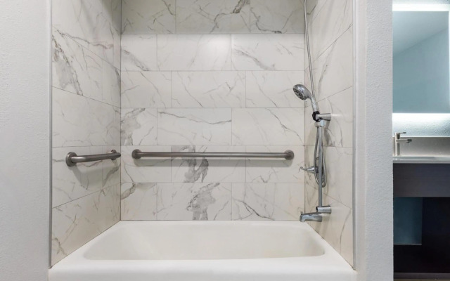 Travelodge by Wyndham Lemoore Near Naval Air Station