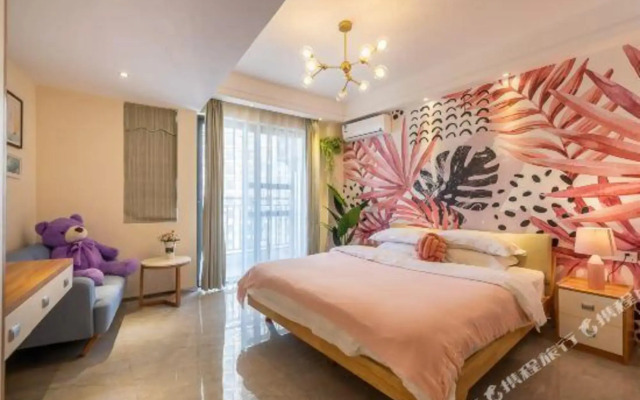 Manfei Theme Apartment (Meizhou wanda plaza Branch)