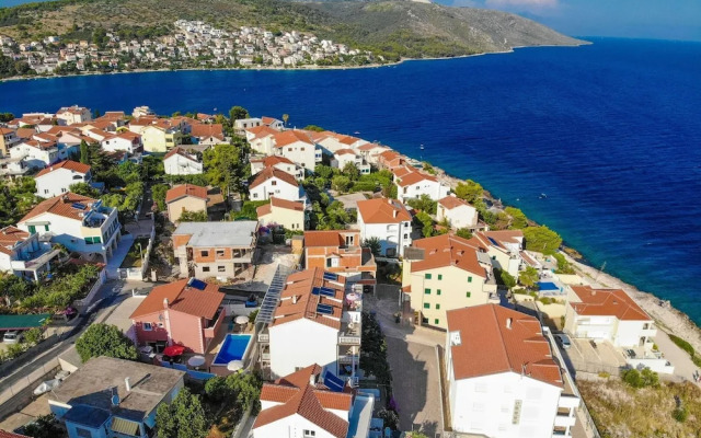Sea View Apartment in Okrug Gornji near Trogir Center