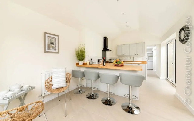 Holly Cottage