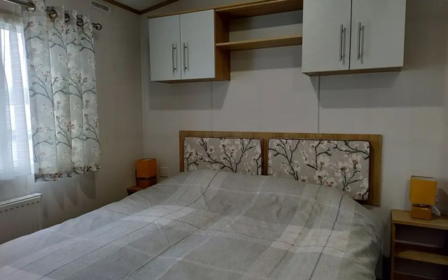 Modern 2 Bed Caravan in Forfar, Scotlan