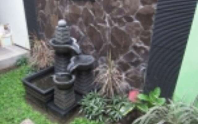 Villa Keluarga "Pondok Daun"