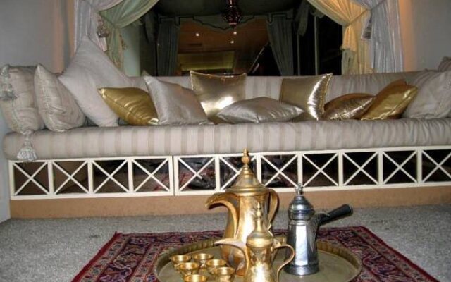 Aquarium Hotel & Resort