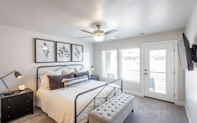 Canyon Crest Escape