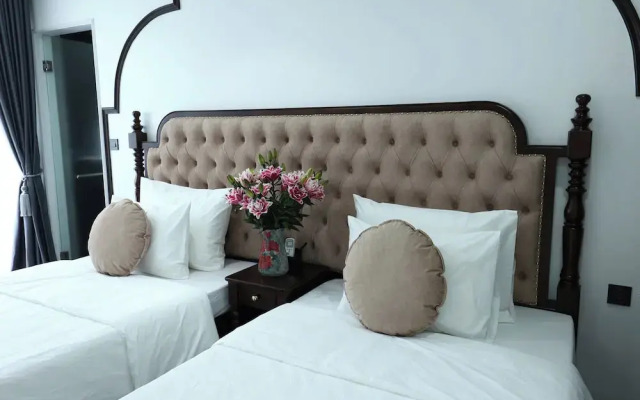 Royal Hotel Me Tri Ha