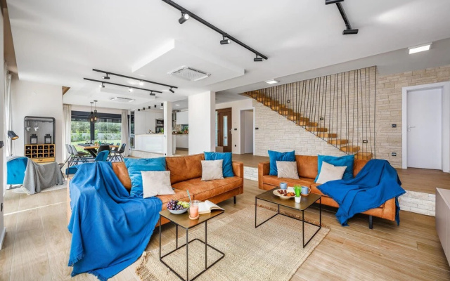 Amazing Home in Jehnici With 4 Bedrooms, Outdoor Swimming Pool and Heated Swimming Pool - Cottages_and_Houses in Porec - Photo 2