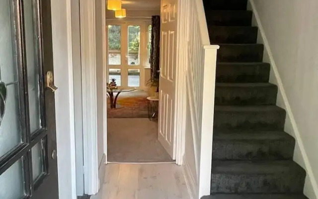 Lovely 2-bed House in Rochester
