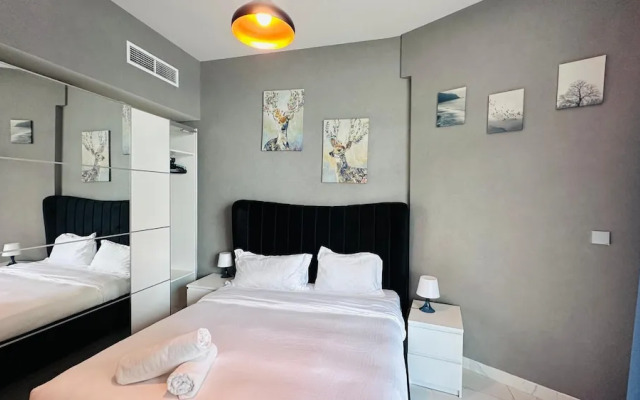 Premium 2 Bed Millennium Apartment