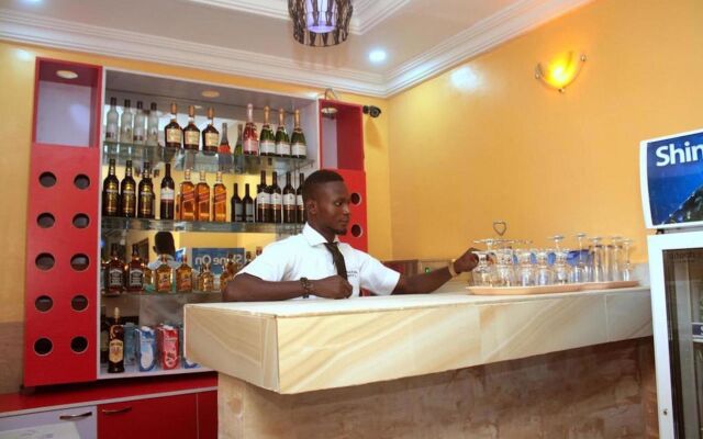 Mayoral Hotel & Suite