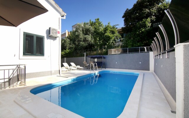 Luxury house with pool near the sea