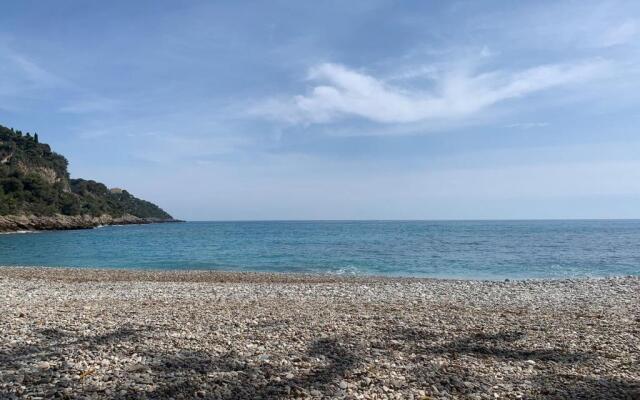 Charmant studio face à la mer avec parking