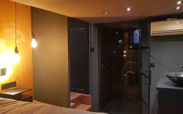 B&B Euphrate Houseboat