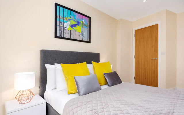 One Bed Lanterns Court Apartment in Canary Wharf