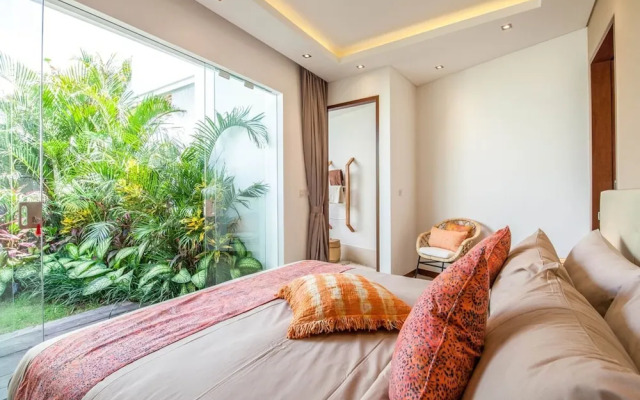 Villa 15 Stunning 6 BR Villa 400m to Beach