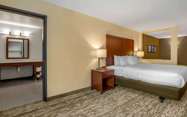 Comfort Inn and Suites Ames near ISU Campus
