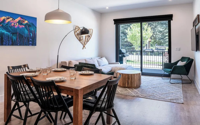 Rustic Retreat by Revelstoke Vacations