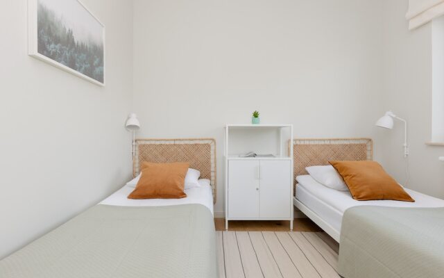 Bright Two Bedroom Apartment by Renters