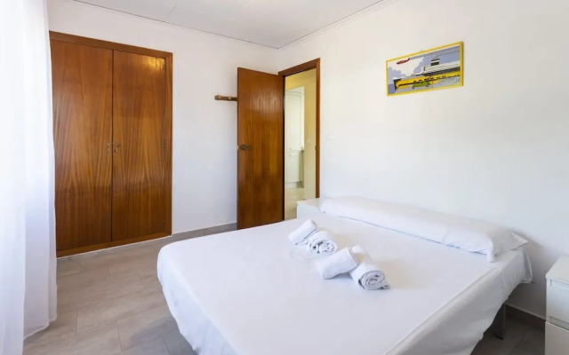 Cotton in Oliva With 3 Bedrooms and 1 Bathrooms