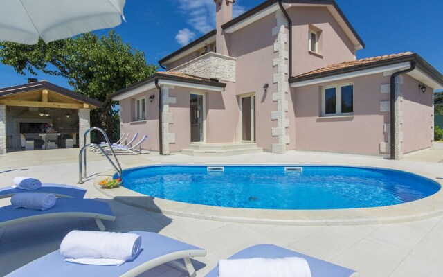 Luxuriously Equipped Villa With Private Pool Offers you an Excellent Vacation