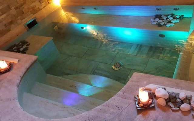 Aurelia Garden Gold Bed & Breakfast