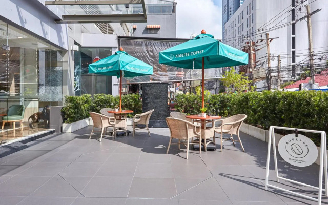 Adelphi Suites Bangkok
