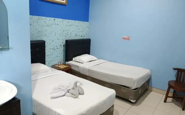 AMALIA Guest House & Cafe