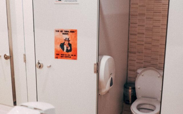 Black Swan Hostel
