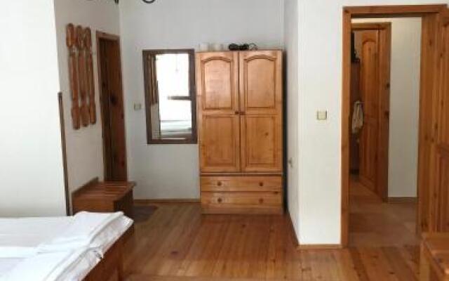 Toni's Guest House