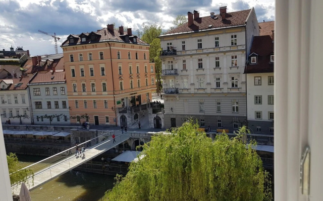 Above Ljubljanica River Apartment