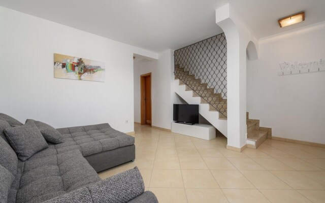 Beautiful Home in Vabriga With Jacuzzi, Wifi and 3 Bedrooms