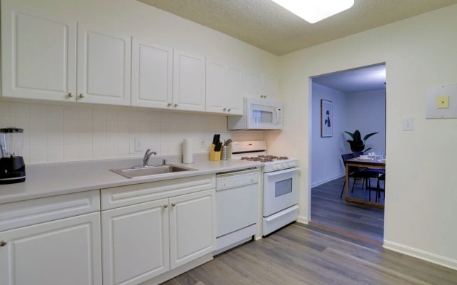 Stay with Comfort in Crystal City