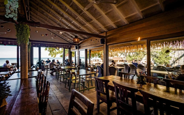 15 Palms Beach Resort