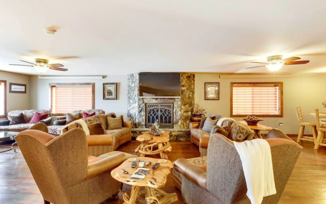 Modern Deadwood Apt With Mountain Views & Grill!