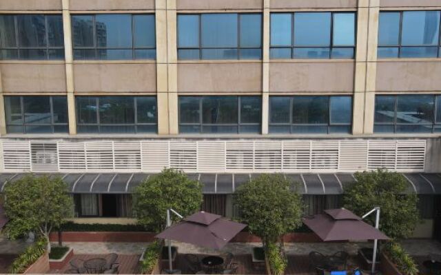 Yuefeng Xiying Hotel (Guangzhou South Railway Station Nanpu Subway Station)