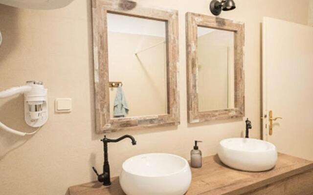 Ani - Family Friendly - A1(7)