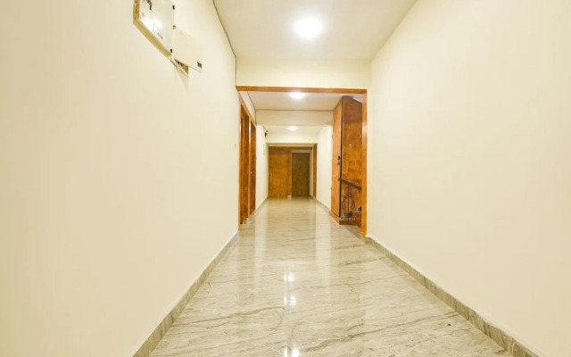 Fabhotel Grand Royal Palms