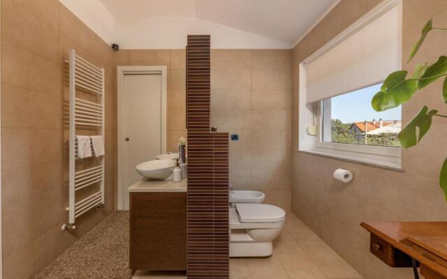 Terra Magica Deluxe Apartment OR Room with Private Parking, Terrace and Sea View