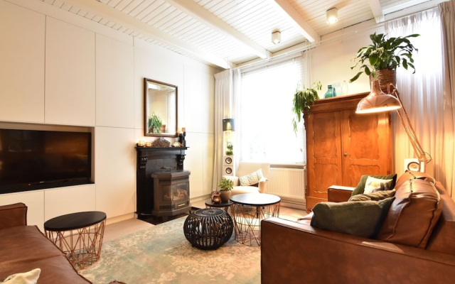 Charming Holiday Home in Brouwershaven With Garden and BBQ