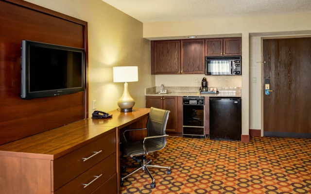 Comfort Suites Airport