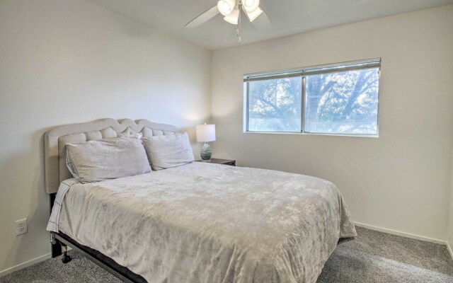Comfy Bakersfield Townhome - Fire Pit & Patio