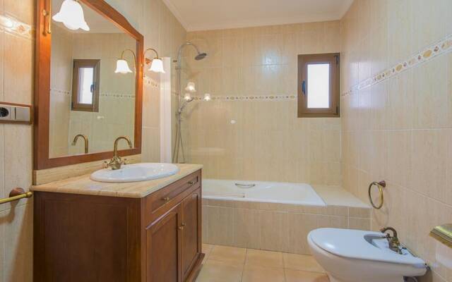 Villa - 4 Bedrooms with Pool and WiFi - 106405